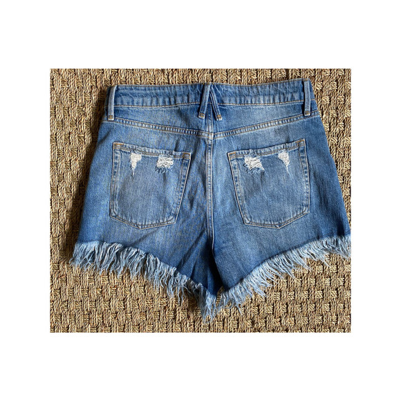Good American Jean Shorts Bombshell Denim Fringe size 29 medium wash high rise - Picture 5 of 5